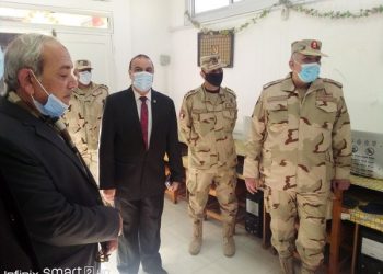 وكيل تعليم مطروح ومساعد الدفاع الشعبي يتفقدان مدرسة الميكانيكية العسكرية “صور”