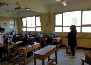 محافظ بورسعيد: إجراءات جديدة حال تجاوز الطالب نسب الغياب من المدرسة