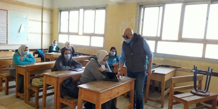 شاهد الصور الأولى لانطلاق الامتحانات التجريبية للصف الأول الثانوي بمدارس القاهرة