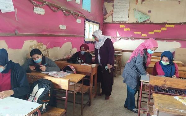 بالصور.. فشل عملية الدخول للامتحان التجريبي لبعض طلاب الأول الثانوي