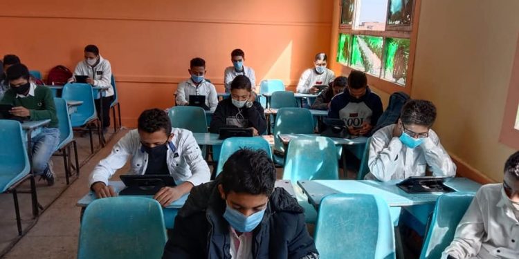 تمشيًا مع التحول الرقمي للدولة.. توجيه عاجل من التعليم حول المناهج الدراسية