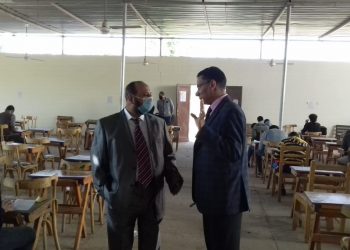 عميد هندسة الأزهر بقنا يتابع إمتحانات الميدترم "online"للفصل الدراسي الأول"