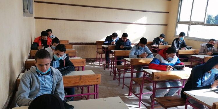 أوليا أمور مصر: الامتحانات التجريبية "اتسربت" على "الفيسبوك"