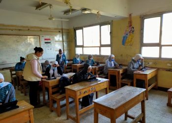 السيسي: بتعلموا جمعيات عشان تصرفوا على الدروس الخصوصية اهتموا في الاتجاه الصح