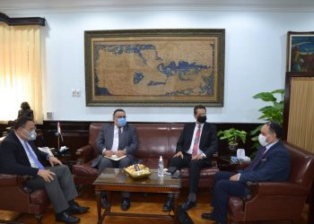 رئيس جامعة الإسكندرية يلتقى نائب رئيس جامعة حمدان بن محمد الذكية بالإمارات