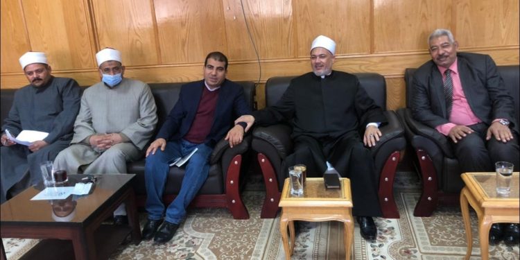 موسوعات علمية "هدية" من اوقاف اسيوط لطلاب الوجه القبلى