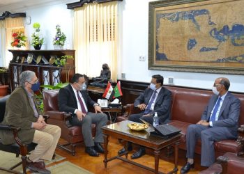 رئيس جامعة الإسكندرية يناقش زيادة المنح الدراسية مع سفير موريتانيا