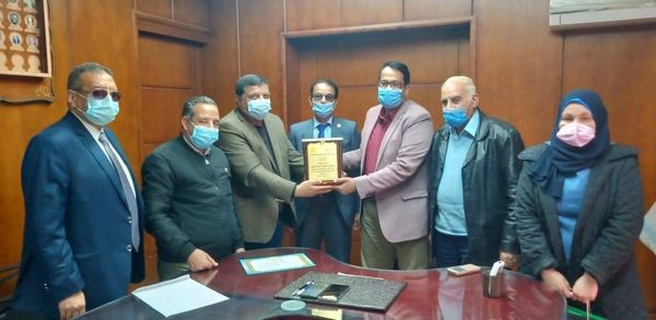 نقابة المعلمين بالغربية طنطا تكرم وكيل الوزارة بالمحافظة