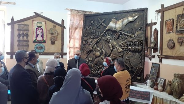 وكيل تعليم دمياط يفتتح ورشة عمل جدارية الجيش المصري "صور"