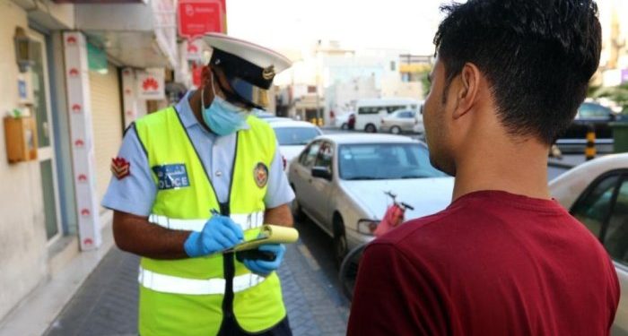 السجن وكنس الشوارع والنوم في النعش.. أغرب عقوبات مخالفة إرتداء الكمامة في دول العالم