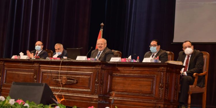 جامعة القاهرة ترفع درجة الاستعداد القصوى لمستشفيات العزل التابع لها