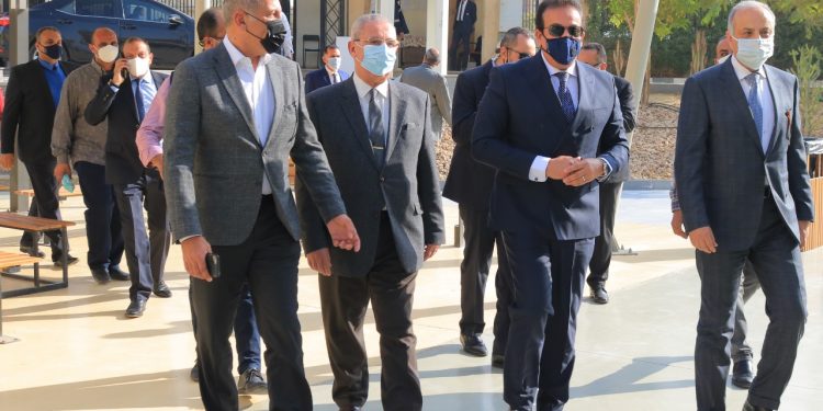 وزير التعليم العالي في زيارة تفقدية لجامعة النهضة