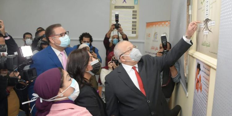 جامعة القاهرة تفتتح وحدة الاستجابة الطبية للتعامل مع السيدات المعنفات بقصر العيني