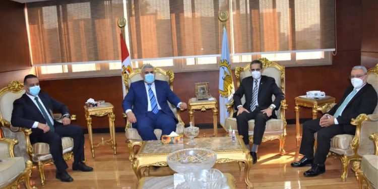 رئيس جامعة طنطا يؤكد على ضرورة التوعية بأهمية محاربة الفساد