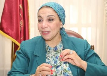 عميدة طب قصر العيني تكشف حقيقة منع أستاذ بجامعة القاهرة وزوجته من العزل