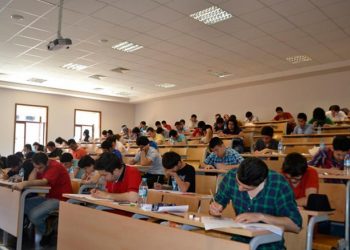 أخبار التعليم اليوم.. جامعتي دمنهور والمنيا على صفيح ساخن.. وعالمة مصرية تغرد خارج السرب.. وشروط جديدة لإنشاء كليات الطب الخاص