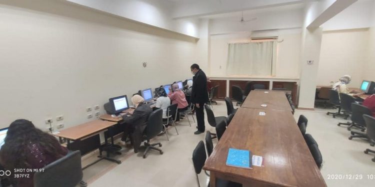 لأول مرة بجامعة سوهاج.. 145 طالبا بالطب البيطري يؤدون امتحانات العملي إلكترونيًا
