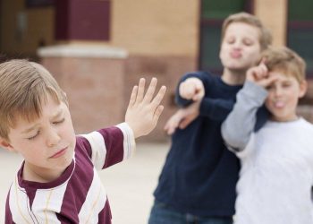 أولياء أمور مصر: بعض سلوكيات المجتمع تعلم الأولاد التنمر 