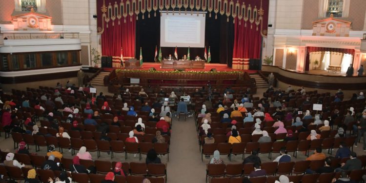 بقبة جامعة القاهرة.. ممثل الرقابة الإدارية يشرح دور الهيئة في كيفية مكافحة الفساد