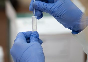 الصحة العالمية تسجل أعلى معدل إصابات أسبوعي بكورونا منذ بداية الجائحة