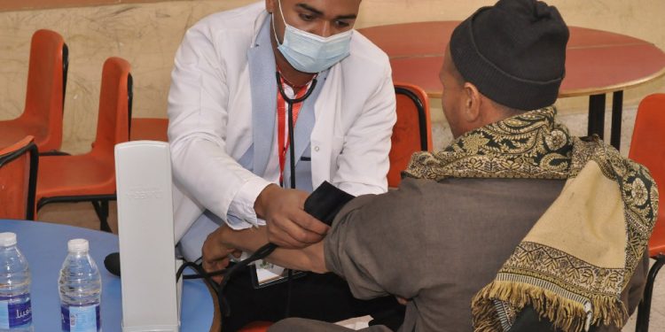 جامعة المنيا: الكشف والعلاج بـ9 تخصصات طبية عبر القافلة المتكاملة بـ"الكرم"