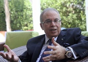 أستاذ بجامعة هارفارد يوضح ١٠ معلومات هامة عن لقاح فايزر الجديد