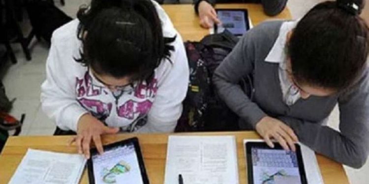 وزير التعليم: الامتحانات التجريبية تعقد على مدار 12 ساعة ويمكن للطالب حضورها من المنزل