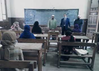 «فؤاد» يطمئن على سير الدراسة برواق القرآن الكريم بأسيوط الأزهرية