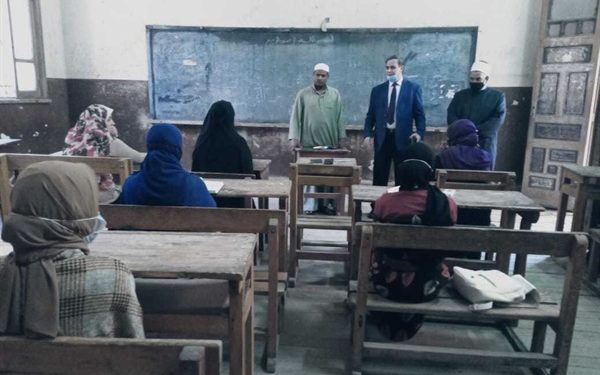 «فؤاد» يطمئن على سير الدراسة برواق القرآن الكريم بأسيوط الأزهرية