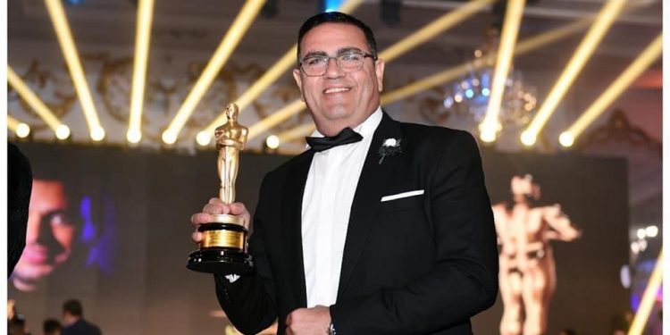 القناوى يفوز بجائزة أفضل طبيب أسنان في الوطن العربى ل 2020