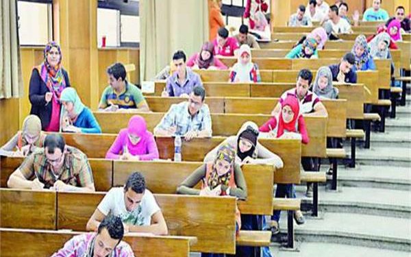 كيف الجامعات فيروس كورونا في الامتحانات؟