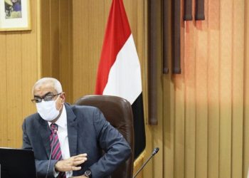 هاكرز يستخدم حساب مزيف باسم رئيس جامعة المنصورة