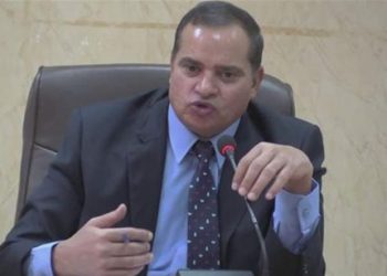 رئيس جامعة سوهاج د احمد عزيز