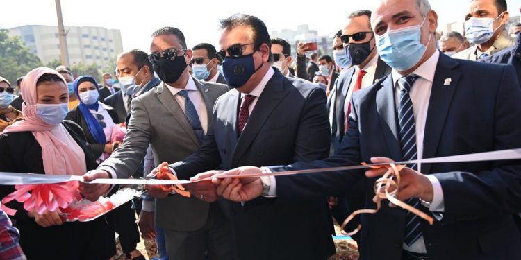 "عبدالغفار"يفتتح وحدة اللياقة البدنية بجامعة الفيوم|صور