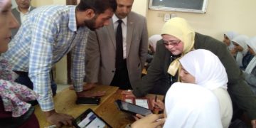 تشريع مرتقب لحماية الأطفال رقميًا.. «فوزي»: الأسرة خط الدفاع الأول والقانون يستثني التعليم والصحة