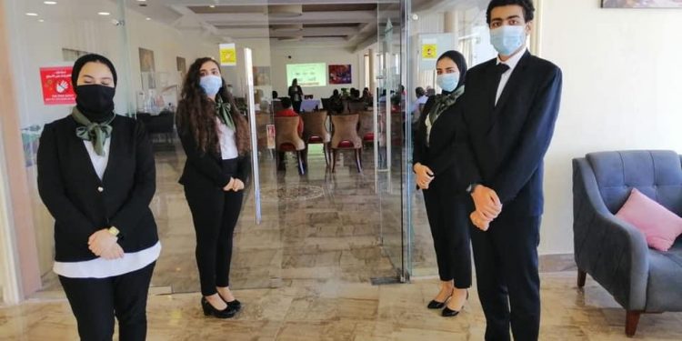 "سياحة مطروح" تنظم دورة تدريبية بعنوان "فن خدمة المطاعم"