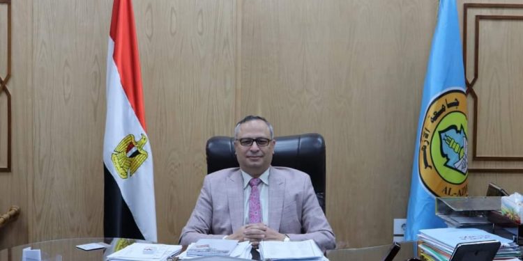 اختيار عميد طب الأزهر رئيسًا للجمعية المصرية للعمود الفقري