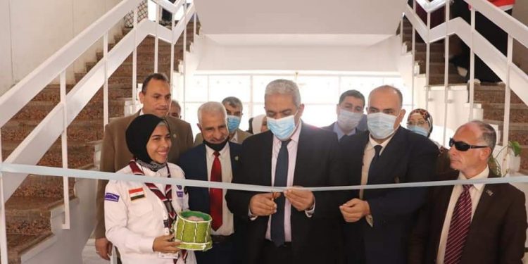 نائب رئيس جامعة الأزهر يفتتح معرضَ الكتاب