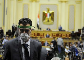 سلالة كورونا الجديدة تدفع مصر لاتخاذ قرارات صارمة