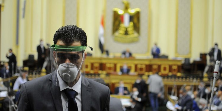 سلالة كورونا الجديدة تدفع مصر لاتخاذ قرارات صارمة
