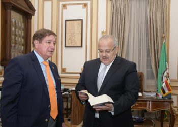 رئيس جامعة القاهرة يستقبل سفير دولة بيرو بالقاهرة لمناقشة التبادل الطلابي