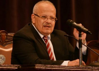 رئيس جامعة القاهرة يعلن جائزة جديدة ومكافأة خاصة للأساتذة المتميزين في البحث العلمي