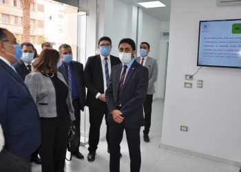 رئيس جامعة حلوان يفتتح معامل ومراكز بكلية الهندسة