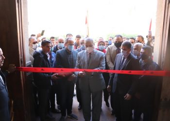 المحرصاوي يفتتح معرضًا للكتاب بقطاع كليات جامعة الأزهر بالدَّراسة بتخفيضات كبيرة