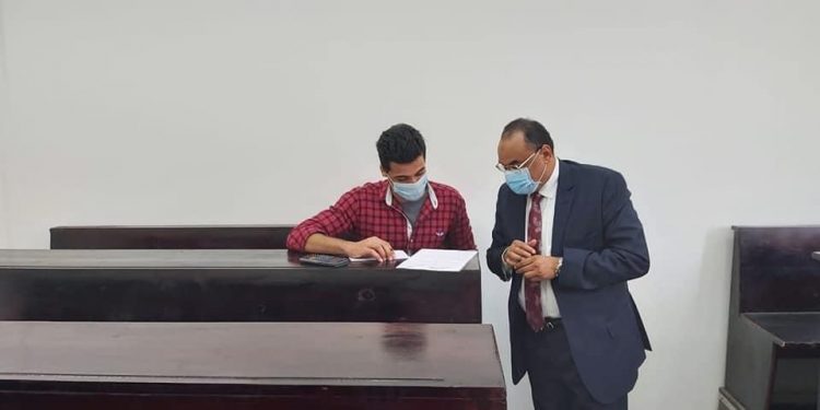 رئيس جامعة بني سويف التكنولوجية يتفقد سير امتحانات الفصل الدراسي الأول