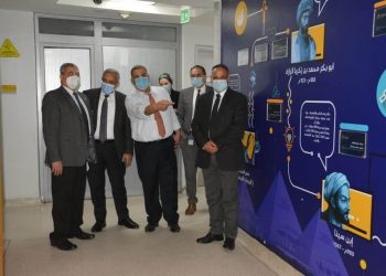 نائب وزير التعليم العالى يتفقد مستشفى 57357