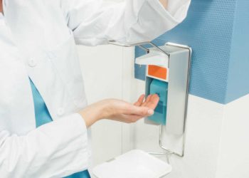 زراعة القاهرة تنتج 5 أطنان مطهرات.. و70 لترًا جل مطهر من صيدلة لمكافحة كورونا