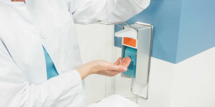 زراعة القاهرة تنتج 5 أطنان مطهرات.. و70 لترًا جل مطهر من صيدلة لمكافحة كورونا