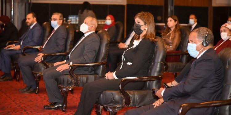 وزيرة الهجرة مع شركاء المبادرة