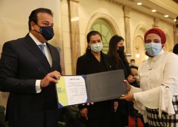 وزير التعليم العالي يشهد احتفال مؤسسة فريد خميس بتكريم أوائل الثانوية العامة